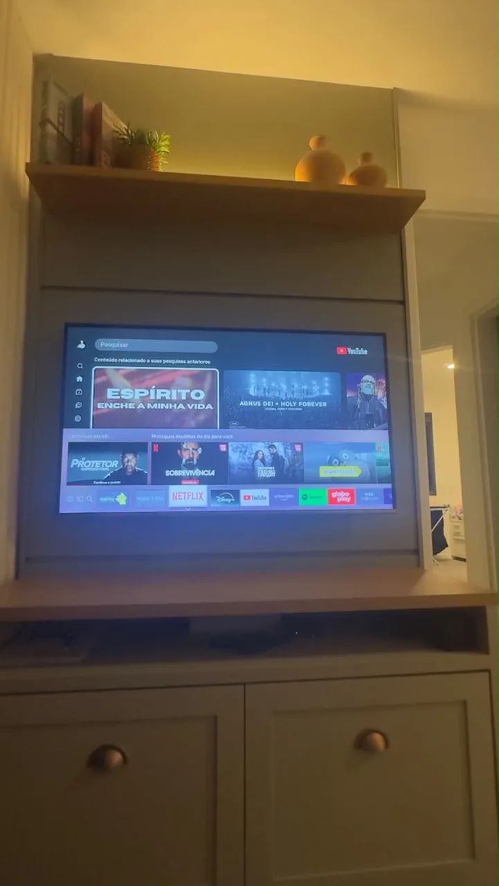 Tv Smart 49 polegadas com suporte articulado