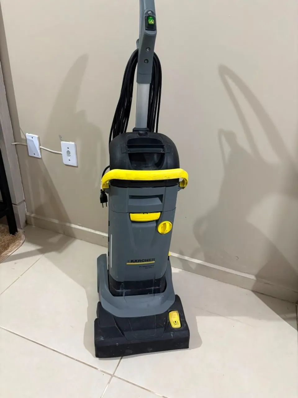 Lavadora e secadora de pisos Karcher - Foto 2