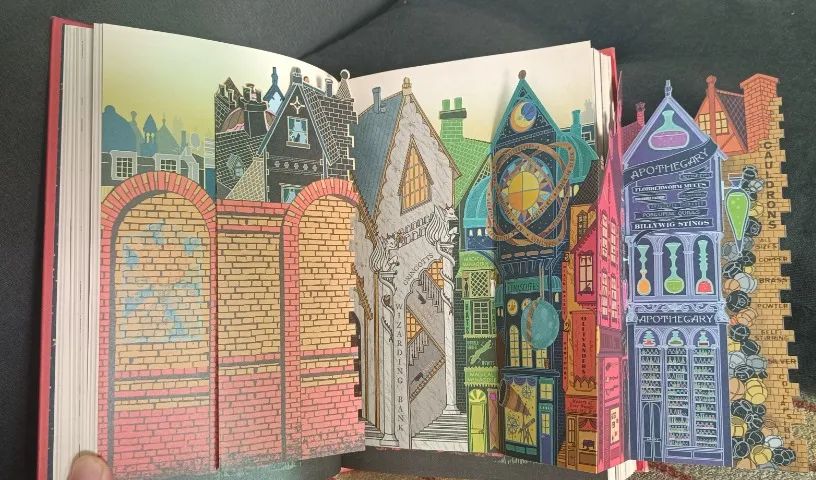 Harry Potter (Livros 1 ao 4) - Capa dura, ilustrado e interativo  - Foto 3