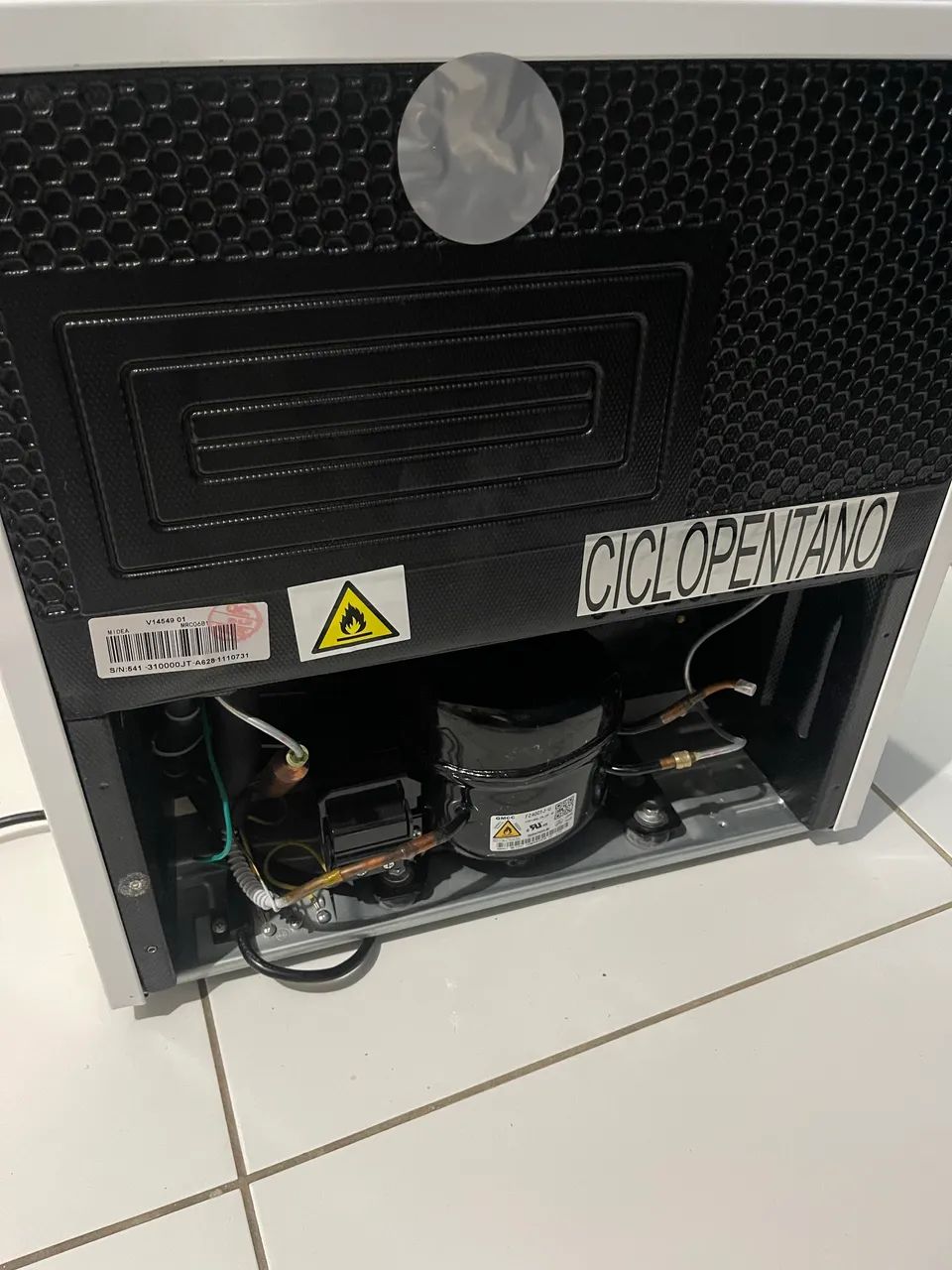 Frigobar midea muito novo estado de zero  - Foto 3