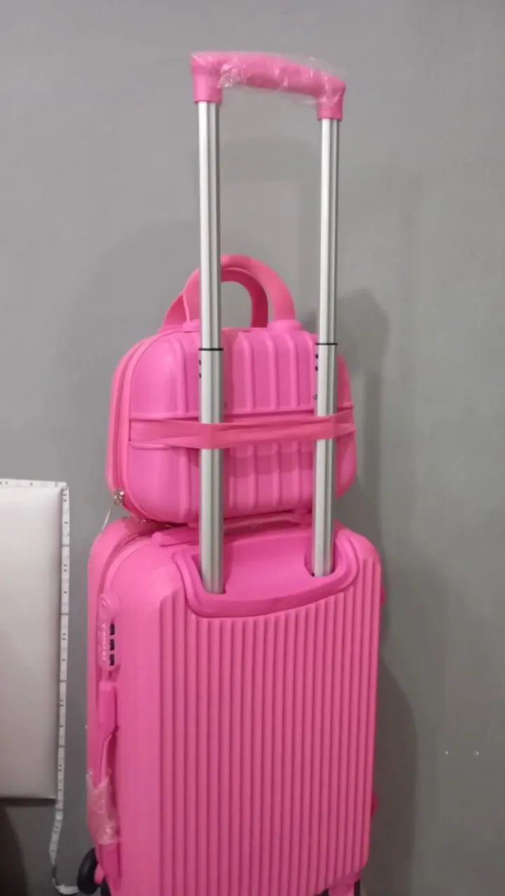 Mala de viagem 10kg rosa nunca usada  - Foto 2