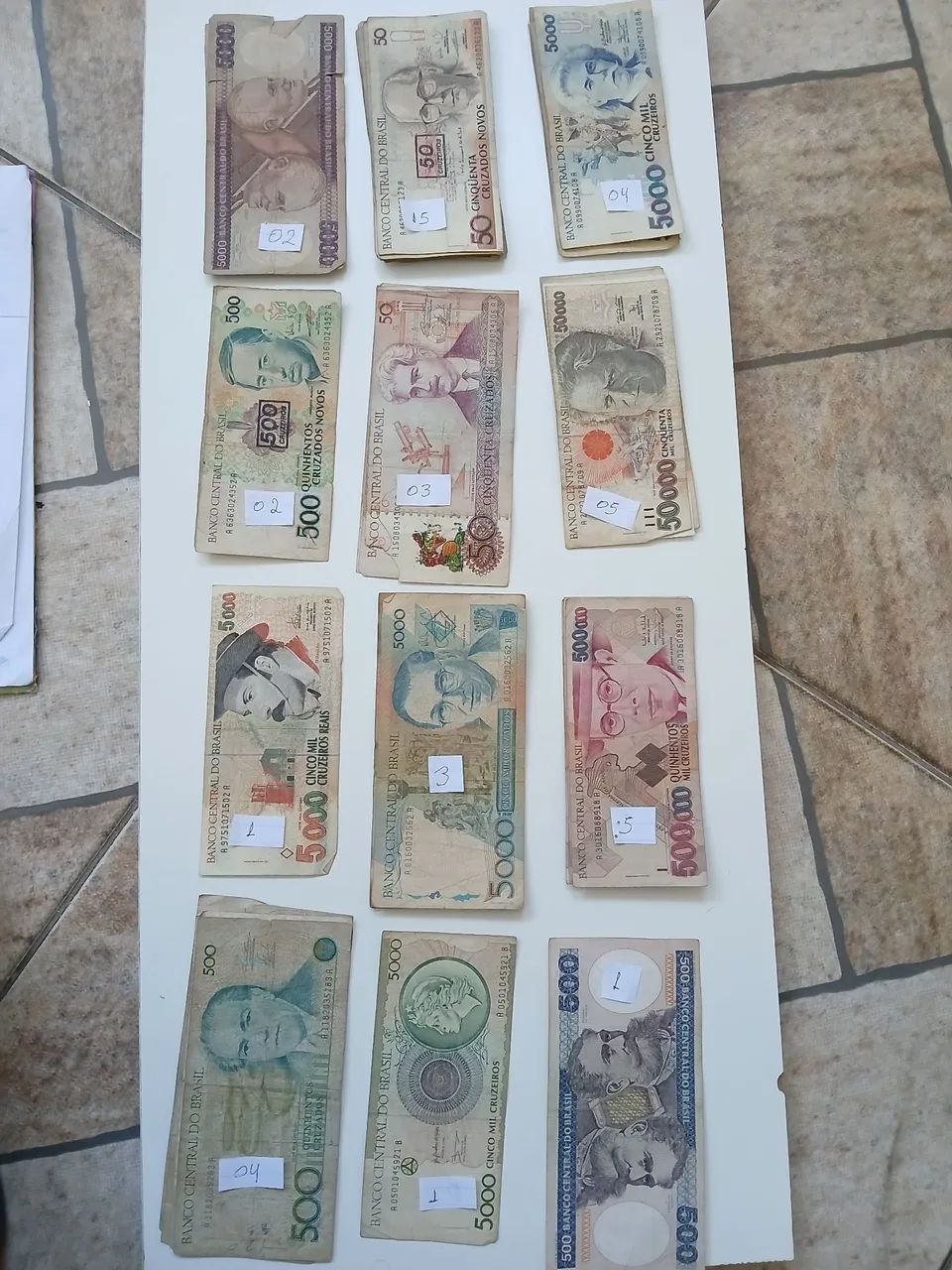 Conjunto com50 cedulas de dinheiro brasileiro antigo iniciais 5