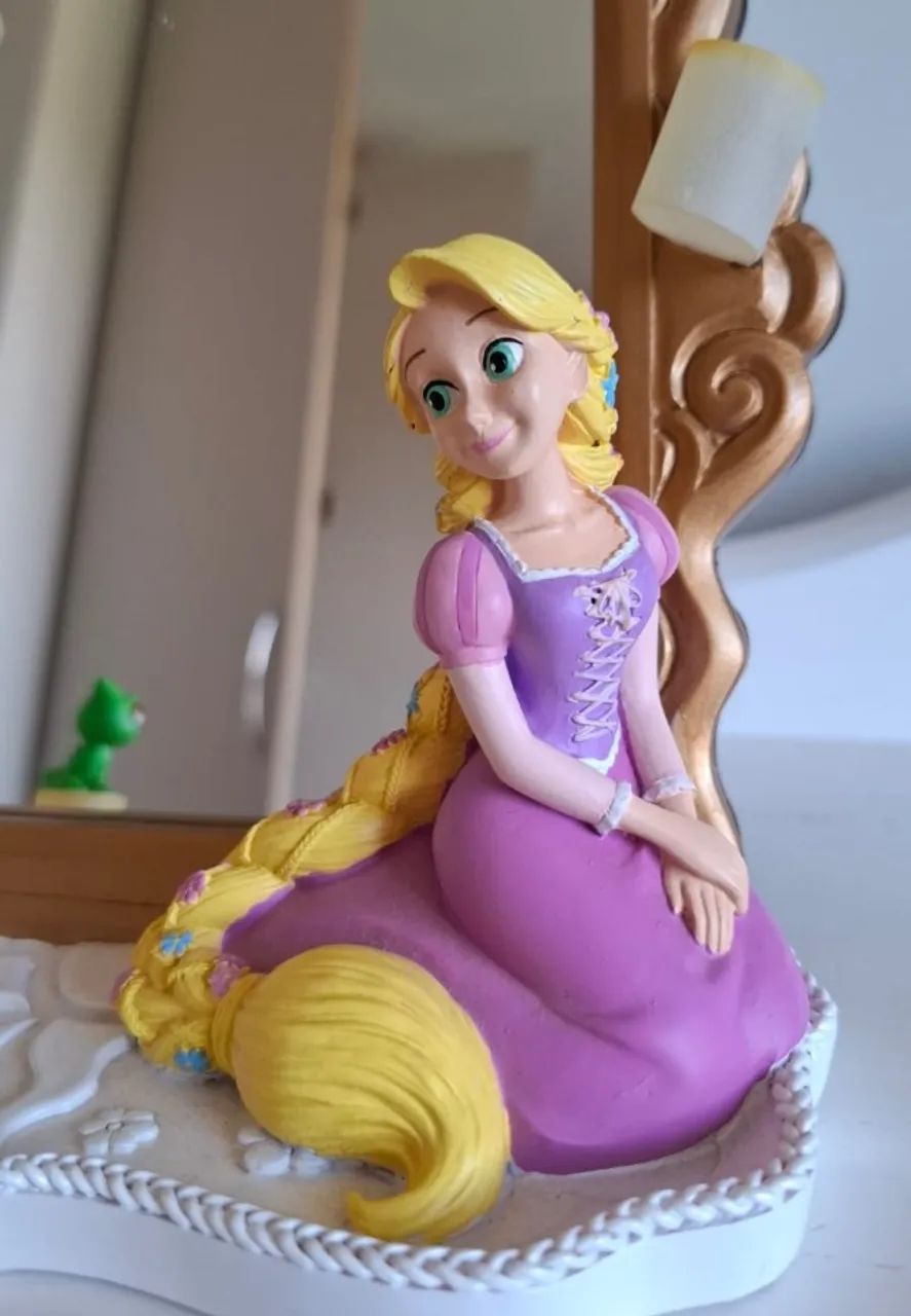 Espelho com miniatura Rapunzel e Pascal acende a luz - Foto 3