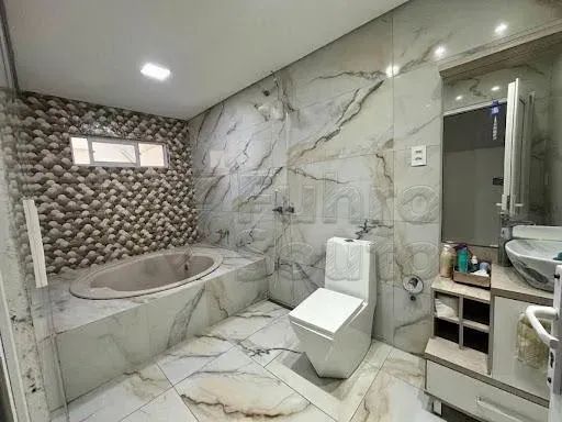 Casa individual, com um dormitório, em região central, prática e com garagem - Foto 4
