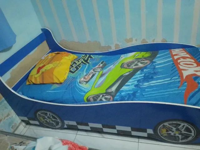 Cama solteiro  sem o colchão 
