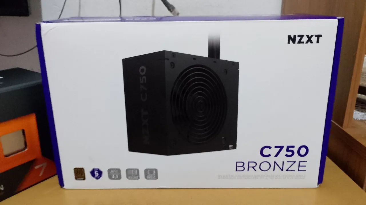 Fonte gamer NZXT 750w