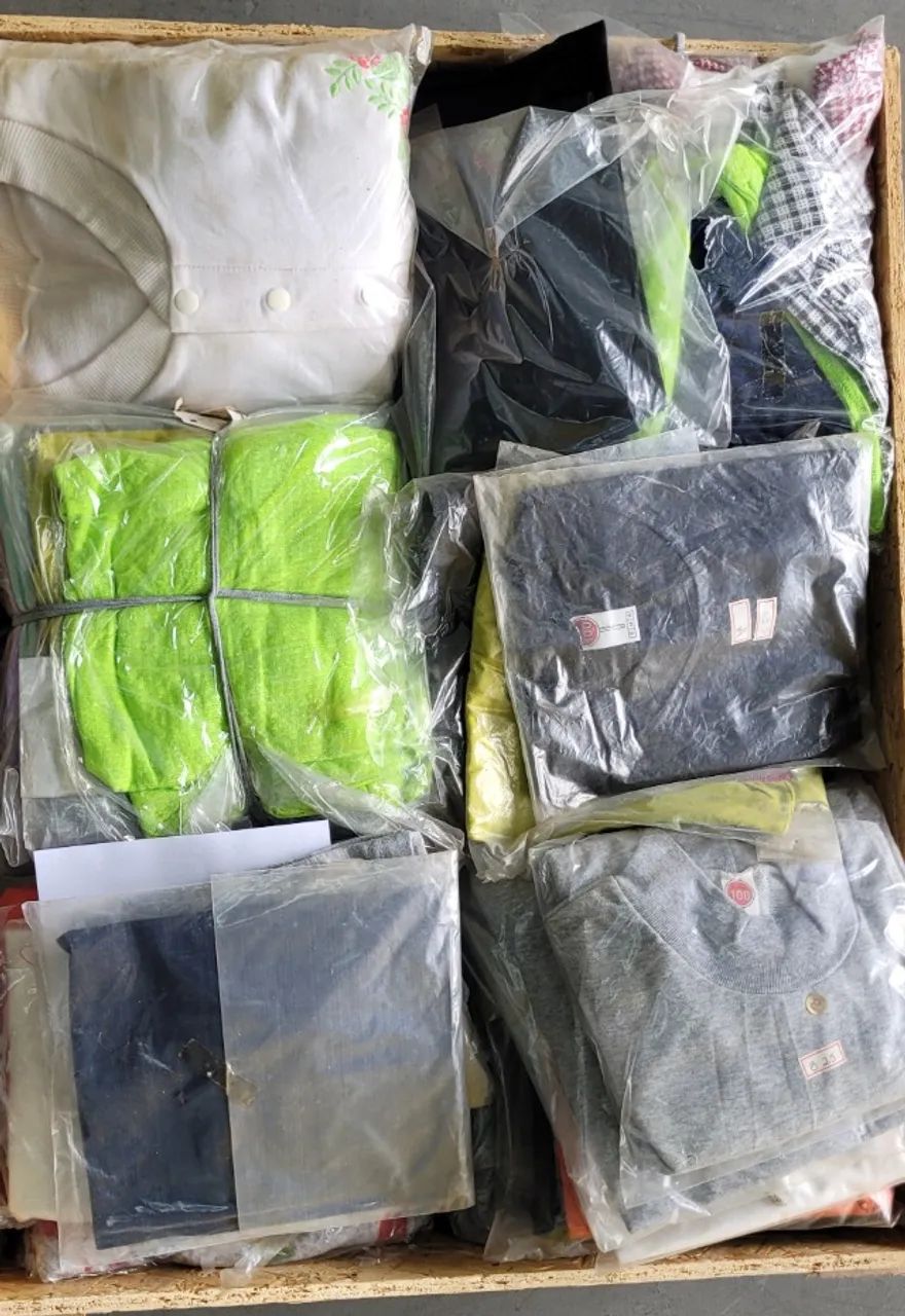 Estoque de camisetas e moletons (522 peças de Roupa) - Foto 3