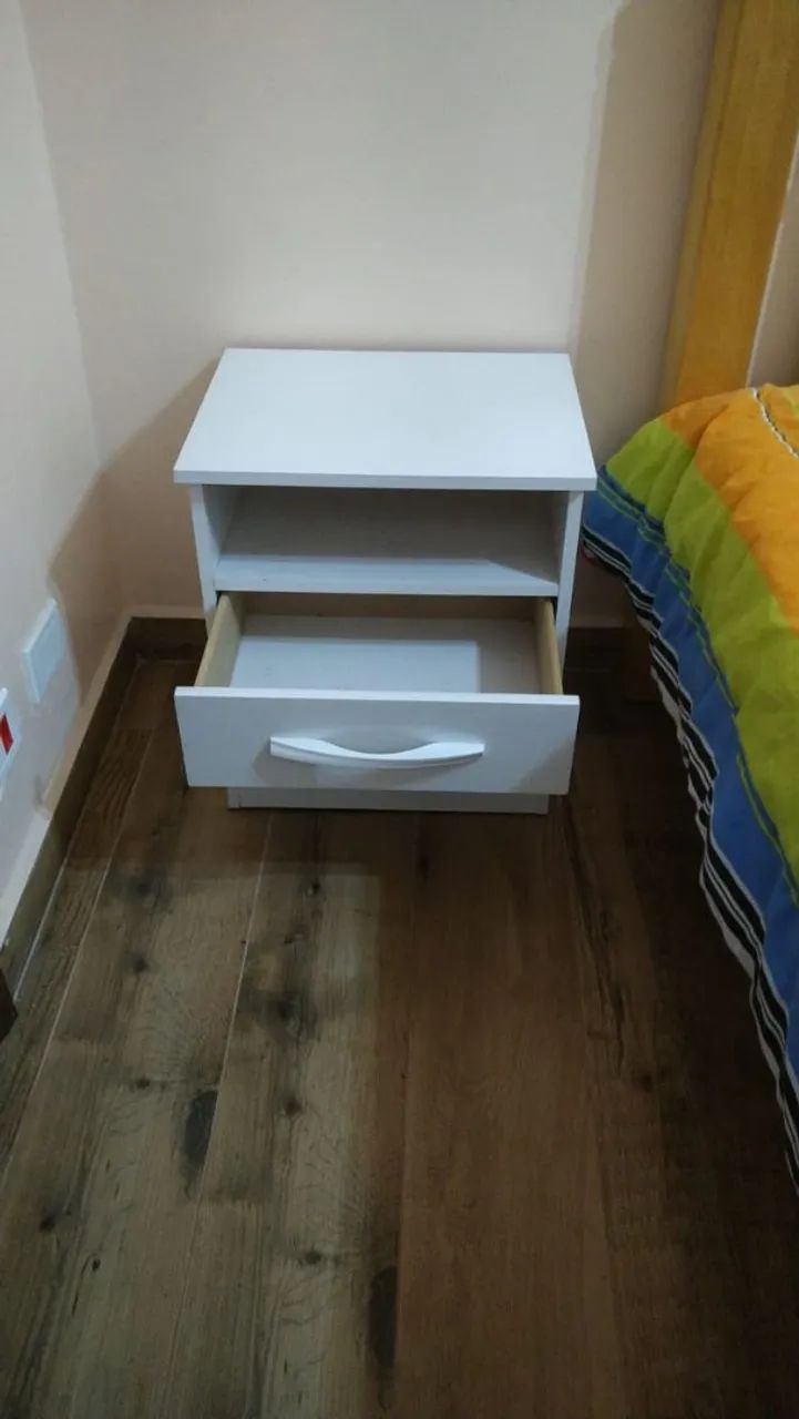 Mesa de cabeceira branca - Foto 2