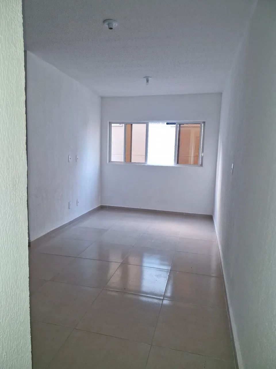 Aluga-se apartamento 