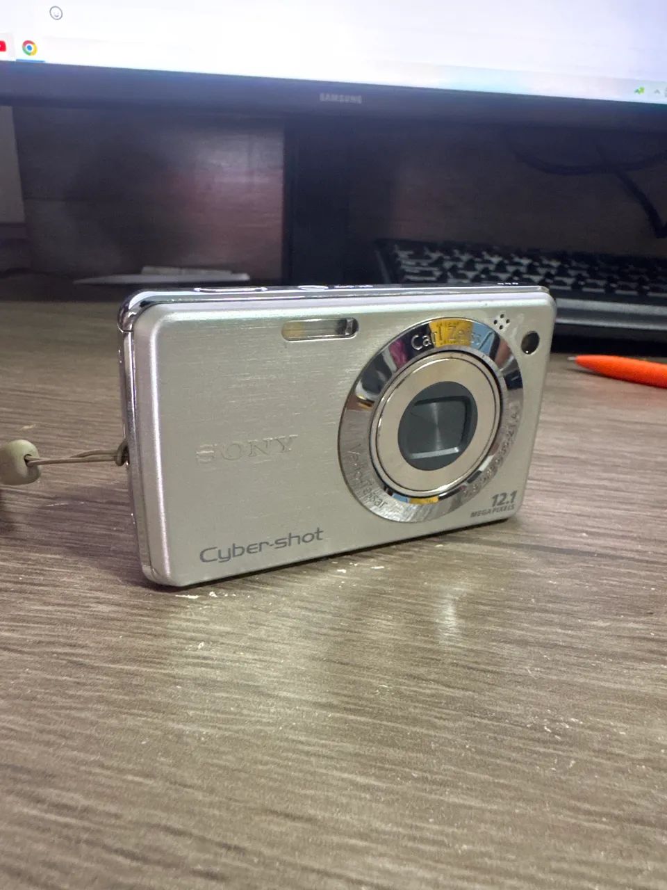 Câmera Sony Cyber- ShortCarl Zeiss 12.1 mega pixels - Foto 3