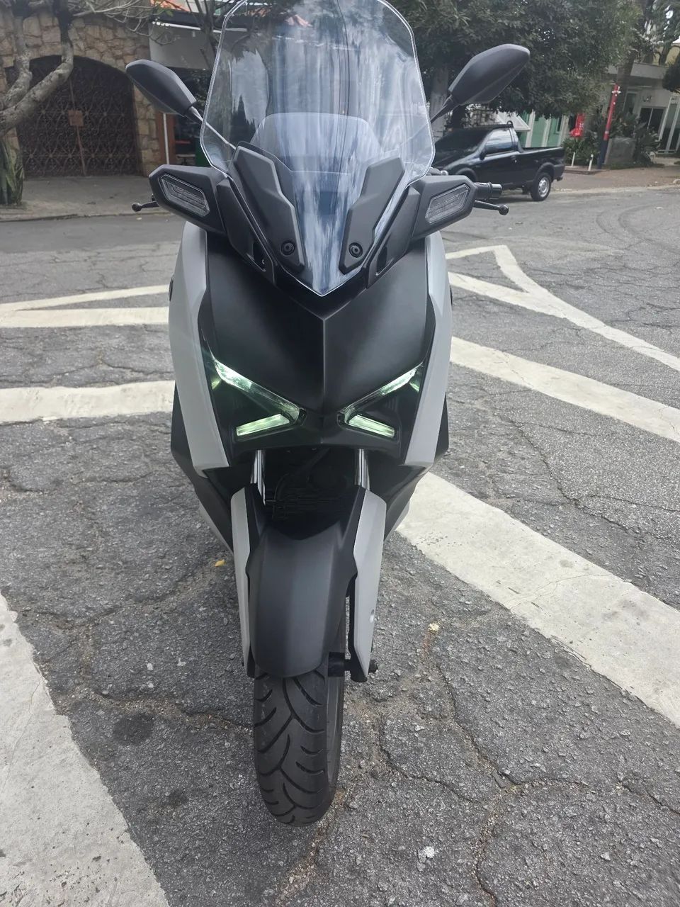Yamaha Xmax 250 connected