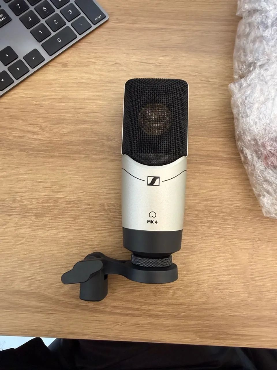 Microfone Condensador Profissional Sennheiser MK4 (Prata/Preto)  - Foto 2