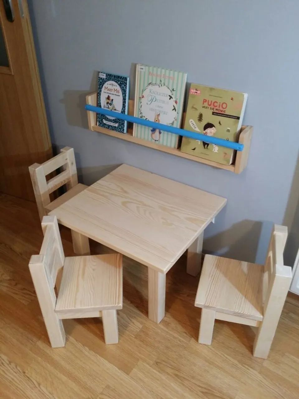 Mesa é cadeira infantil
