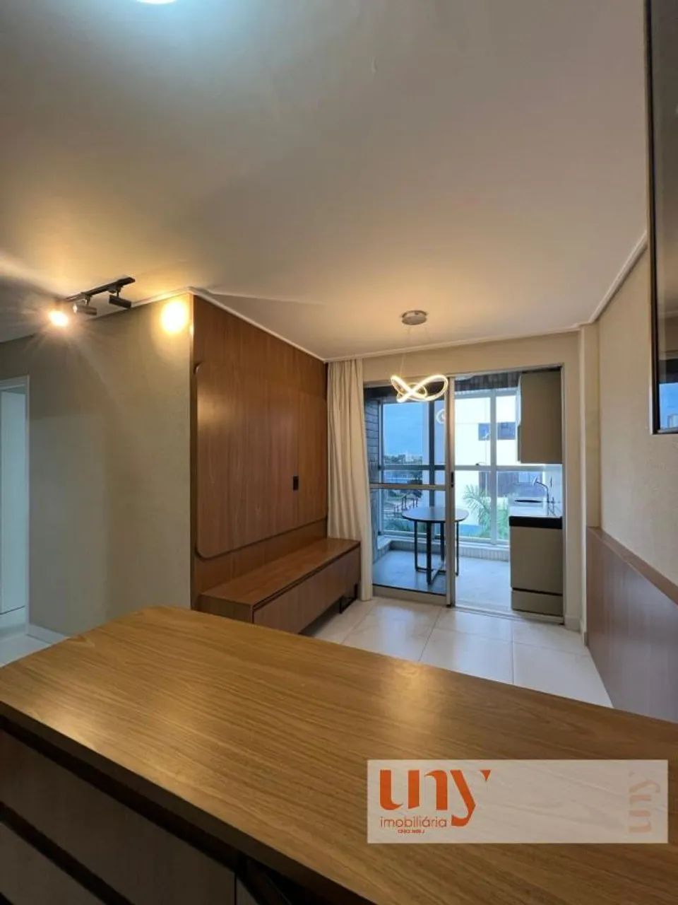 Apartamento todo projetado com 2 quartos no Brisamar. Possibilidade de venda porteira fec