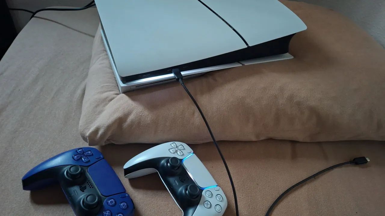 Playstation 5 Slim Digital/Fisico + 2 Controles - Foto 3