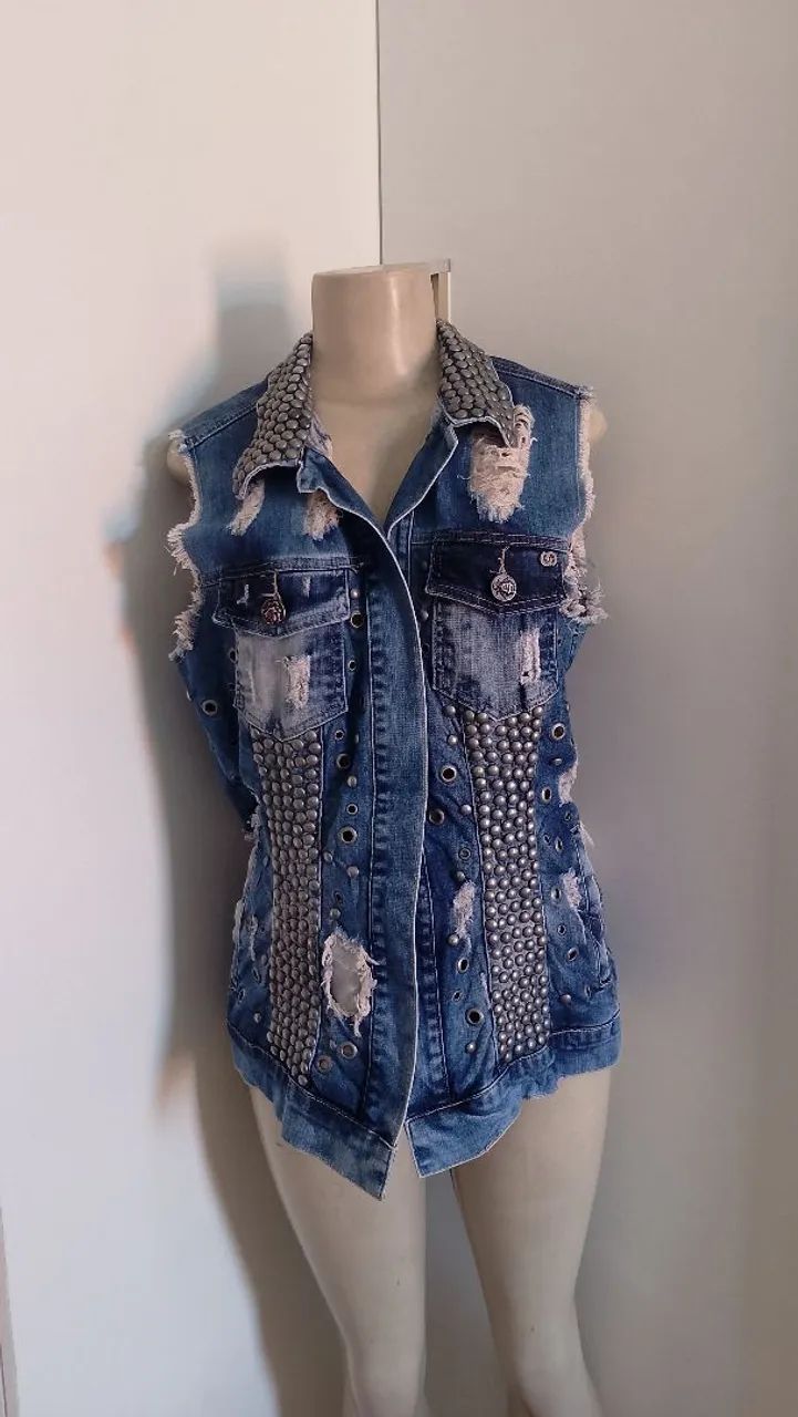 Colete jeans com aplicações G