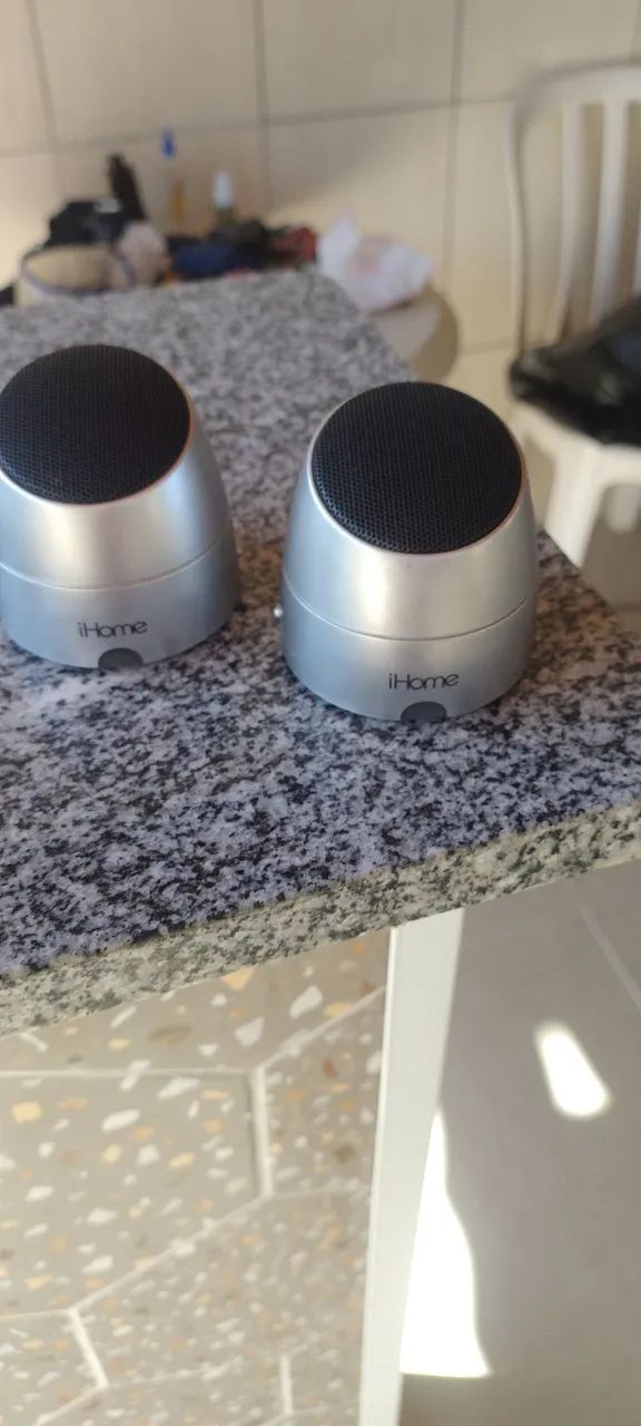 Vendo um par de caixa iHome 