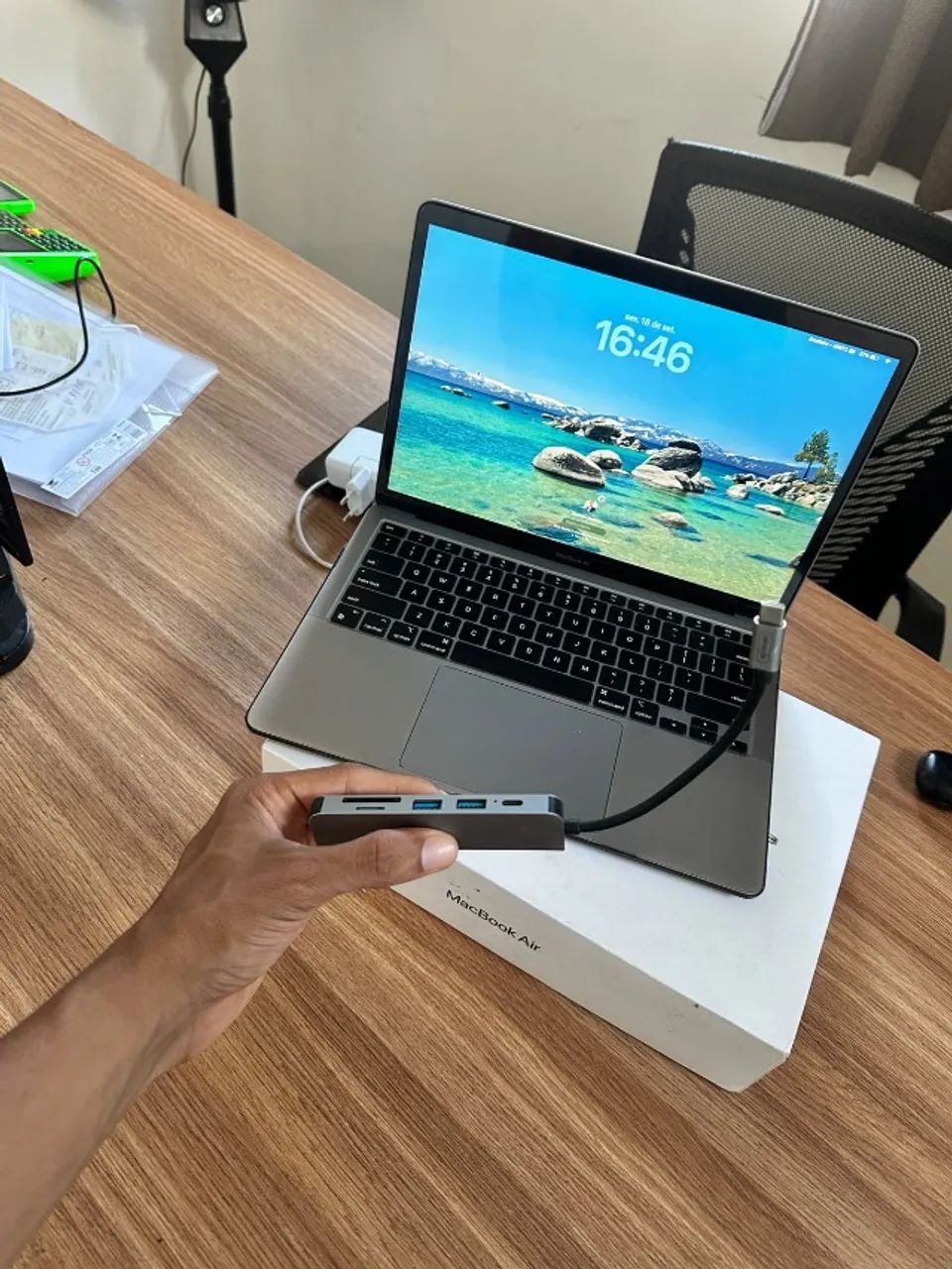 Macbook M1 com caixa, bem novo - Foto 5