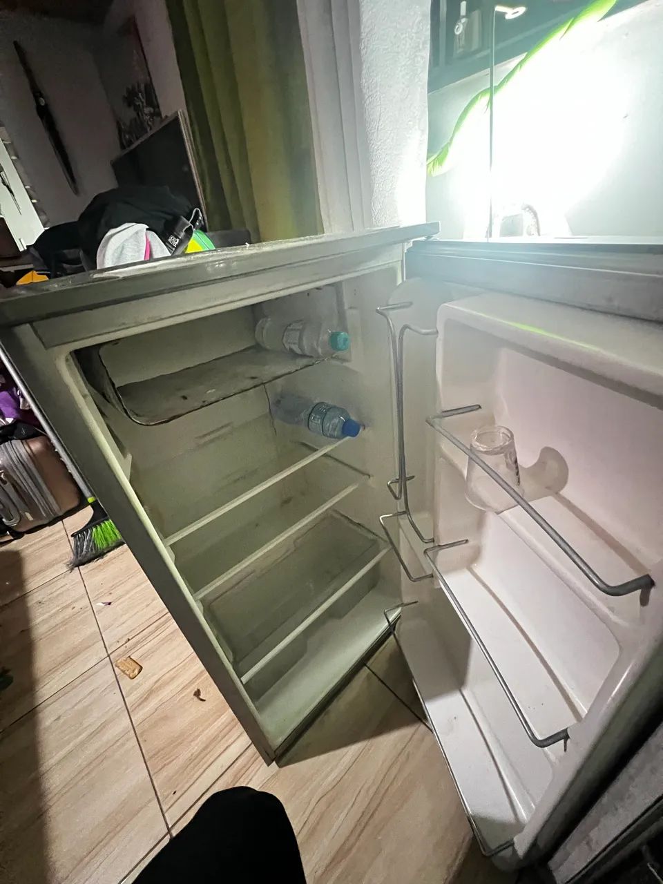 FRIGOBAR SEMI NOVO