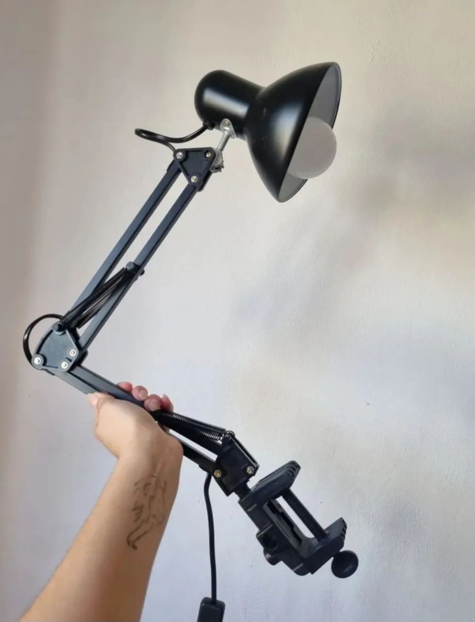 Luminária de Mesa Pixar Preta Articulada e Regulável  - Foto 5