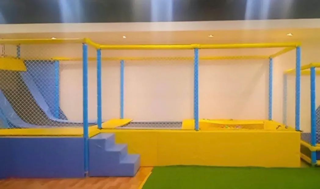 Trampolim (cama elástica tripla) com bate volta
