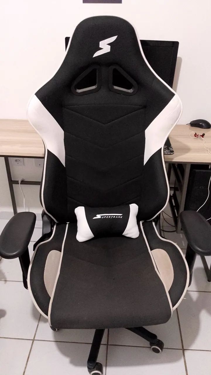 Cadeira Gamer SuperFrame Tecido Preto e Branco (Com detalhe nas rodinhas)