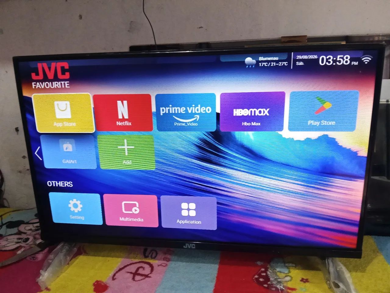 Vendo tv 32 pelo Android na caixa 