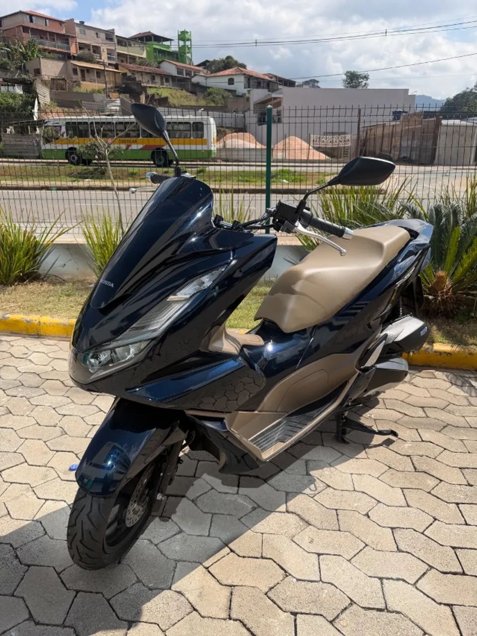 HONDA PCX,  SEM DETALHES! ESTADO DE ZERO KM - Foto 4
