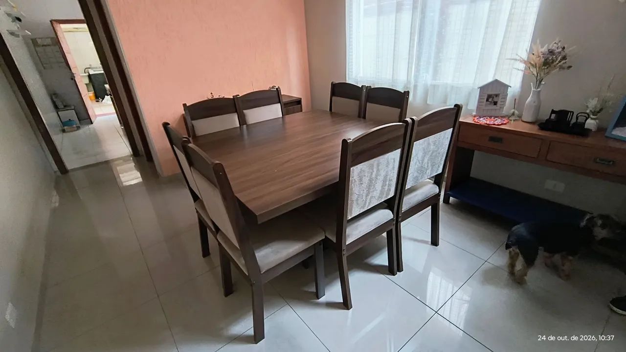 Mesa 8 cadeiras + aparador.