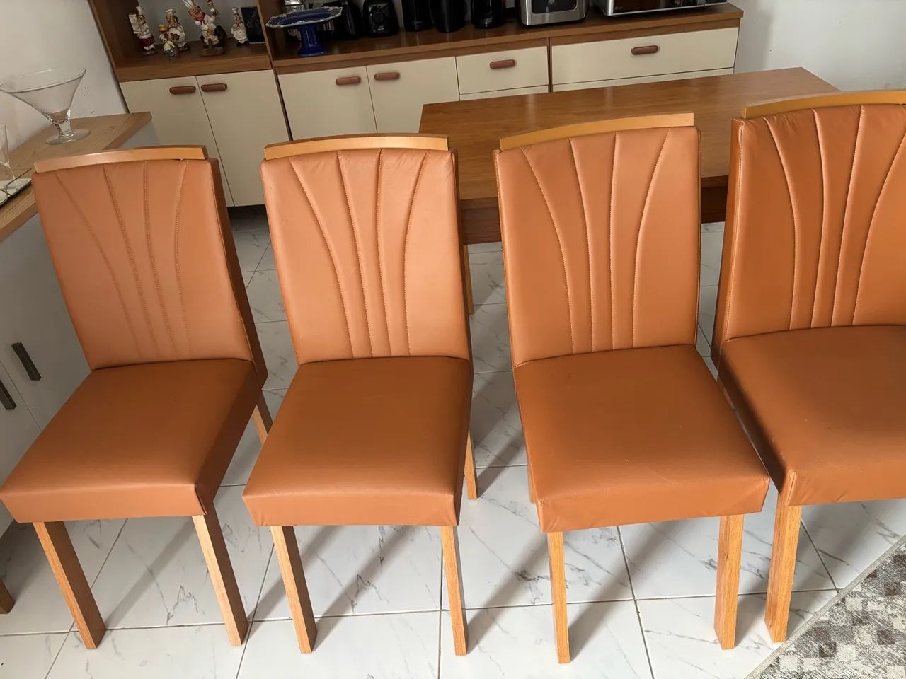 VENDO MESA + 4 CADEIRAS SEMI NOVA - Foto 4