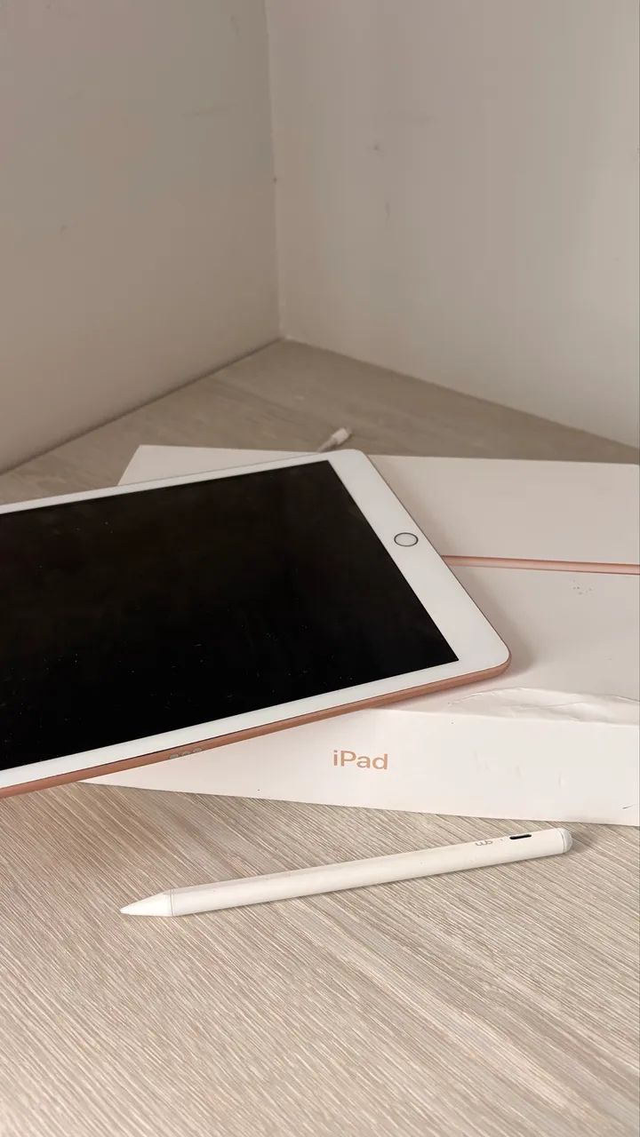 iPad 8 geração 128 gb com caixa e caneta touch 