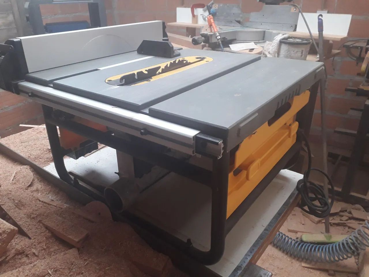 Serra Bancada Dewalt DW 745 B2 2000 watts  - Foto 4