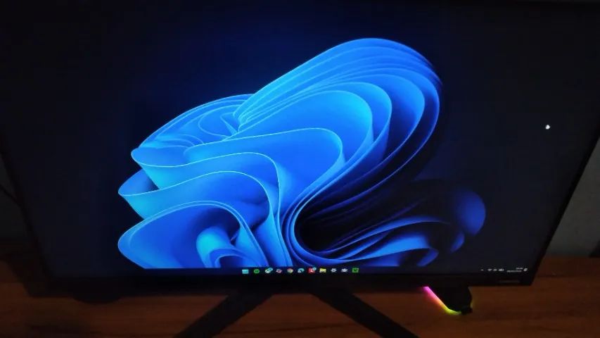 Monitor Samsung T350 na caixa.