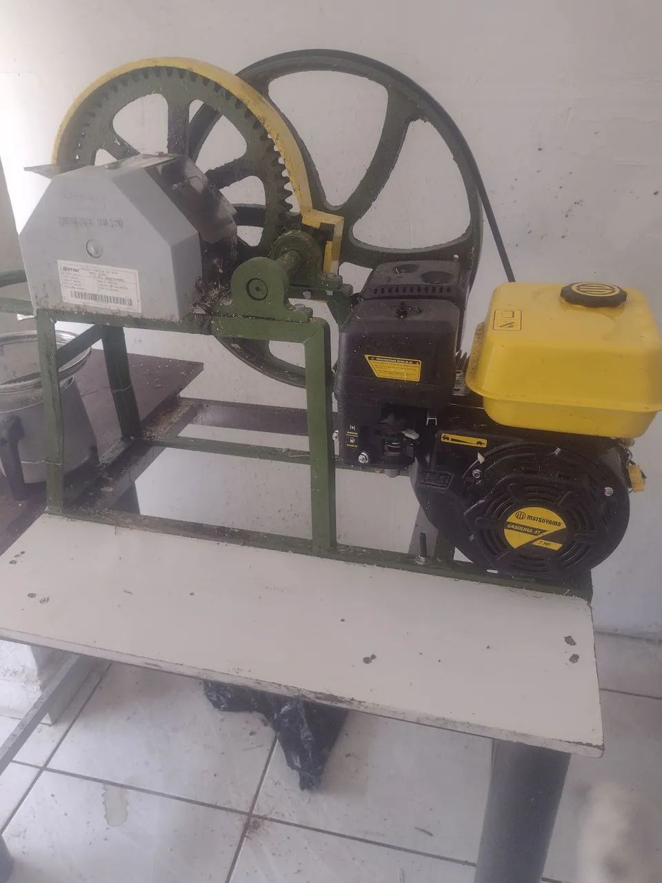 Engenho de cana a gasolina partida manual 7 hp rolos em inox  - Foto 3