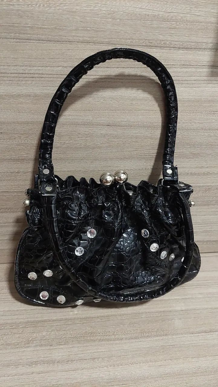Bolsa verniz com pedras