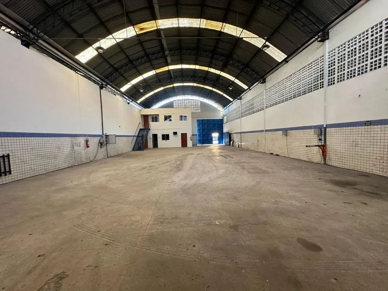 Galpão com 420m² em Jardim Limoeiro - Serra/ES.