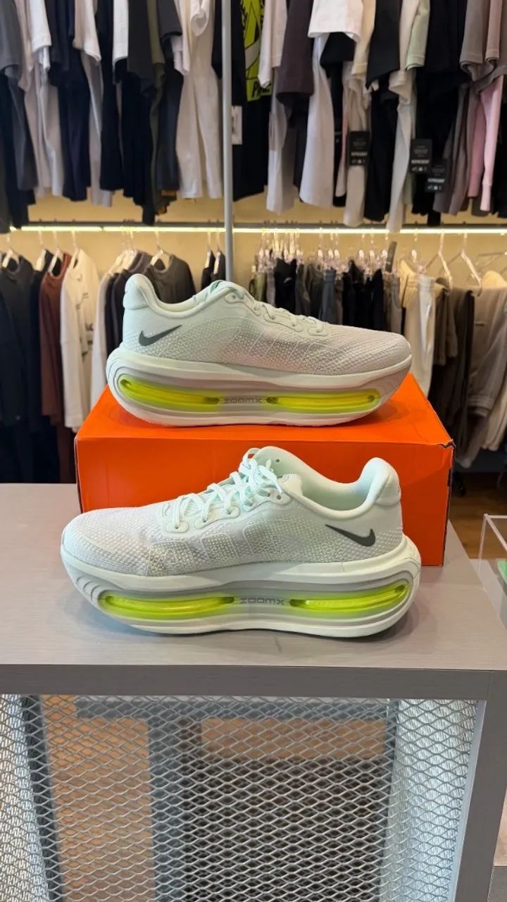 Nike Vomero Premium Barely Volt - Foto 3