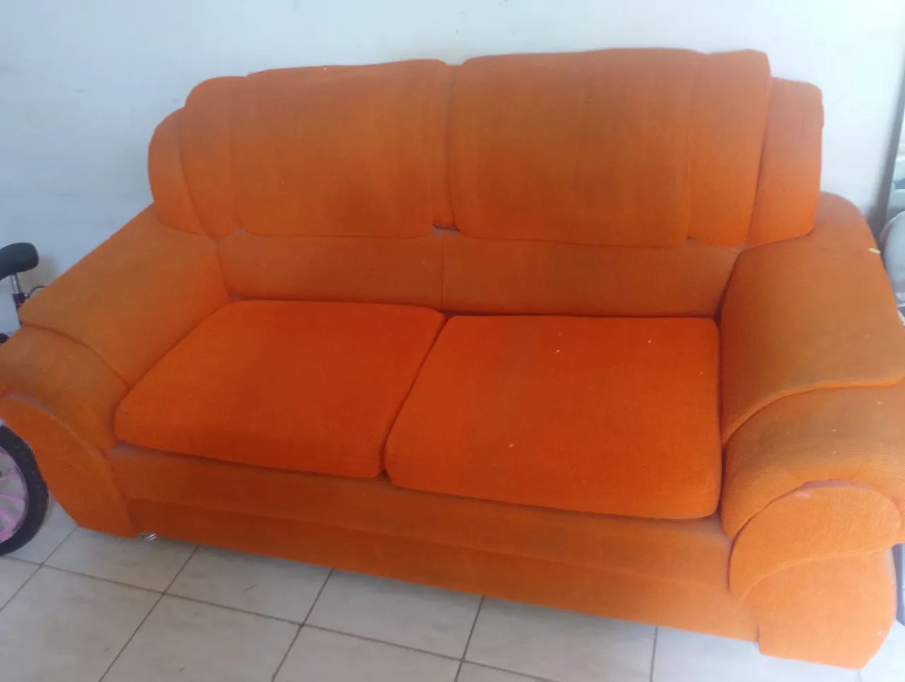 Sofá dois lugares bem confortavel