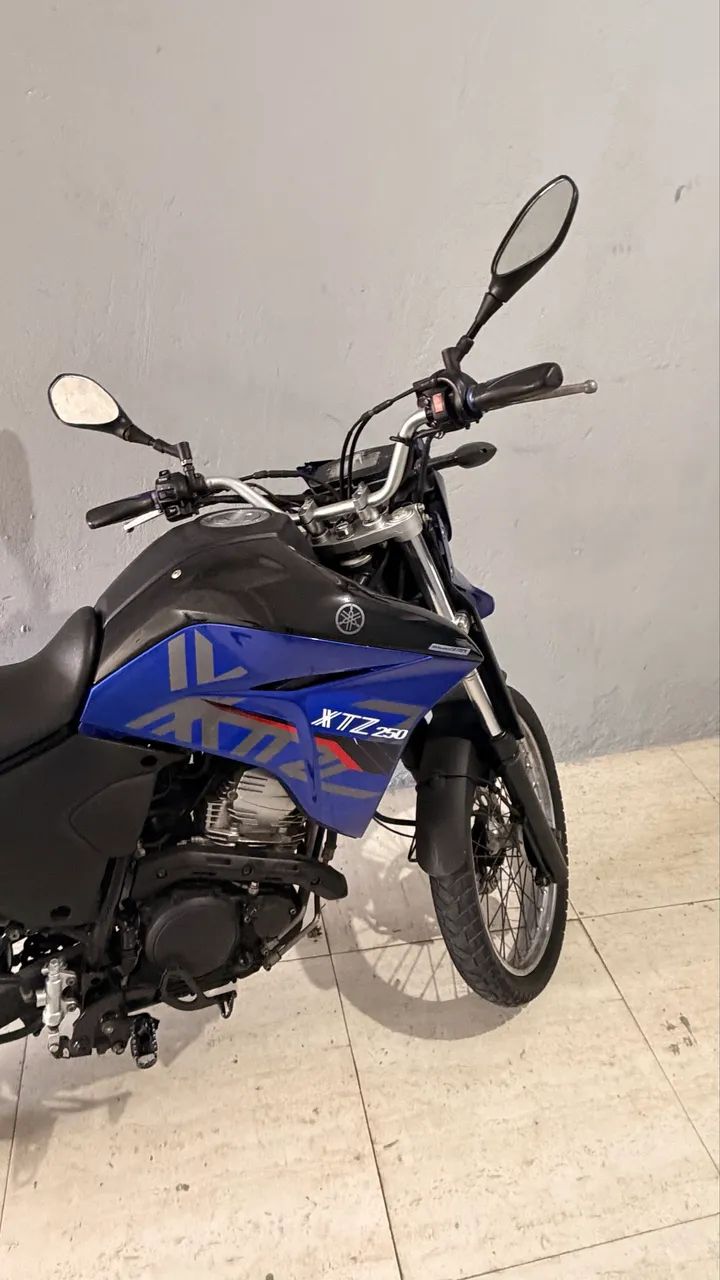Lander muito bem conservada