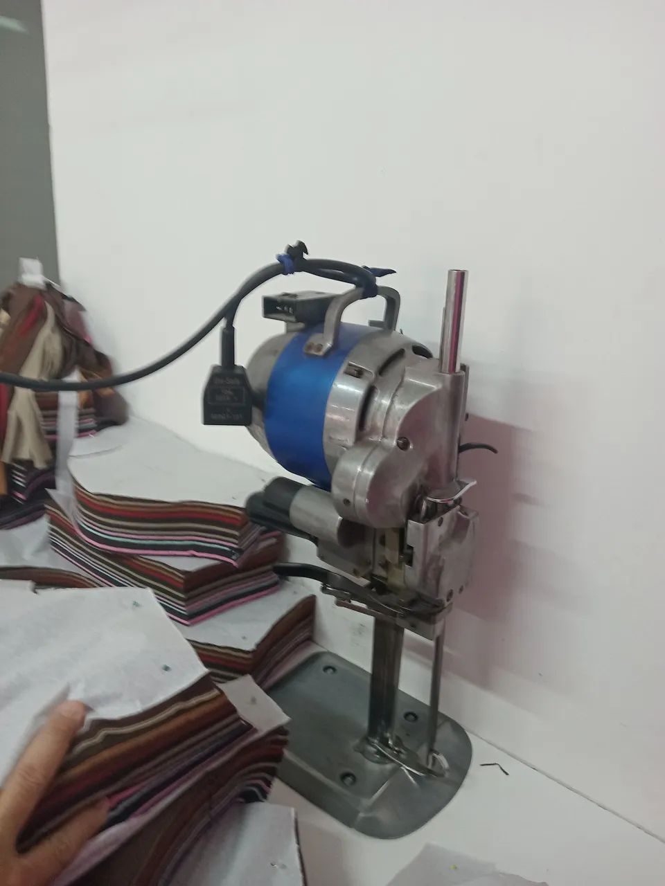 Vendo uma máquina de cortar tecidos 8 polegadas 