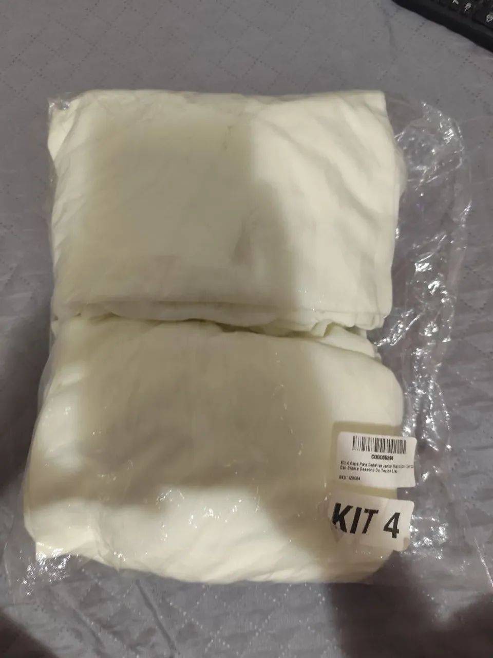 Kit 4 capa para cadeiras jantar malha com elástico cor creme e desenho do tecido liso