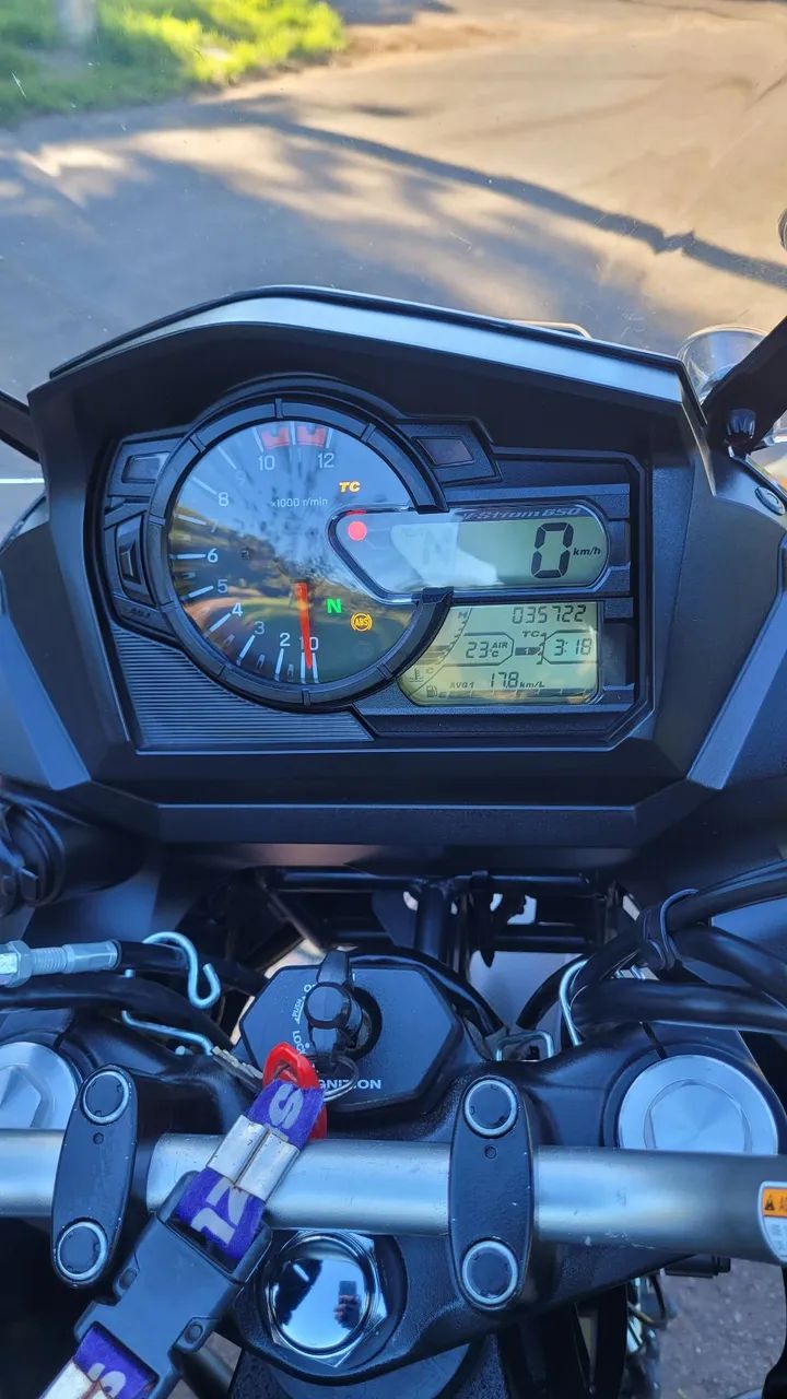 Vstrom 650 2023 cinza, em ótimo estado. - Foto 4