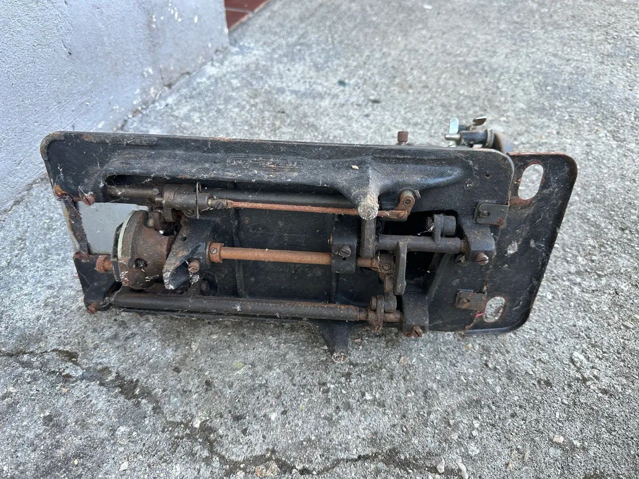 Máquina de Costura Antiga Vigorelli - Peça Vintage para Decoração  - Foto 6