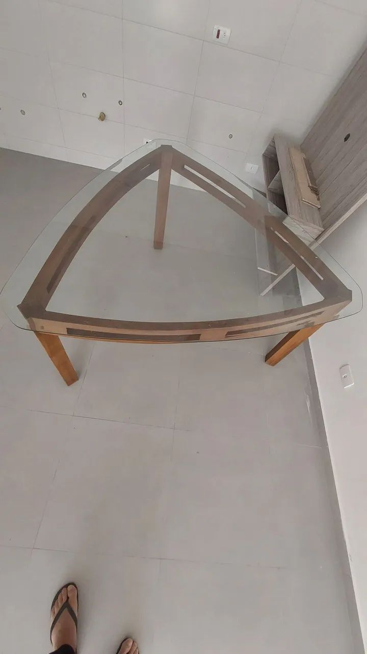 Mesa triangular com tampo de vidro para 6 cadeiras - Foto 3