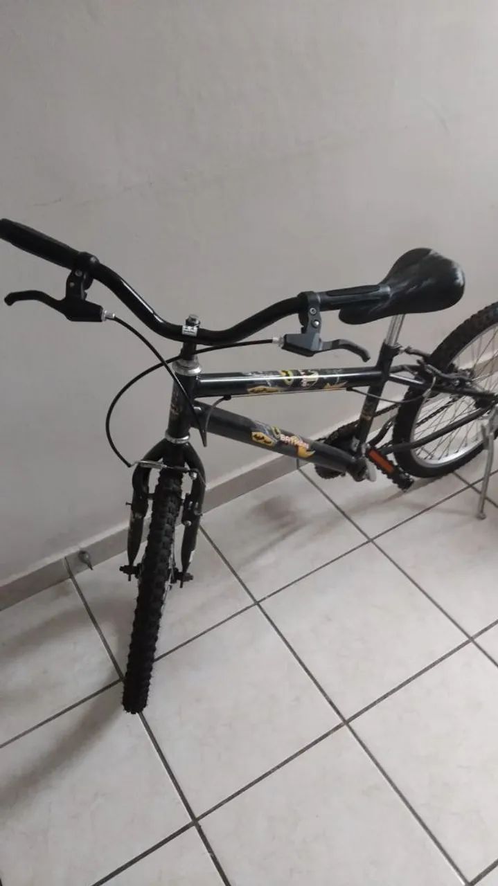 Bicicleta Aro 20 Batman pouco usada - Foto 3