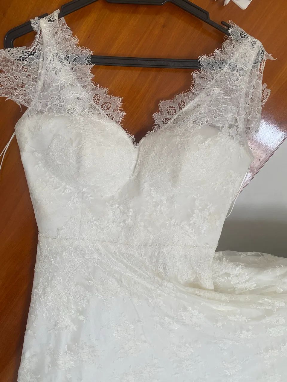Vestido de noiva e mais 8 camisas e uma saia - Foto 2
