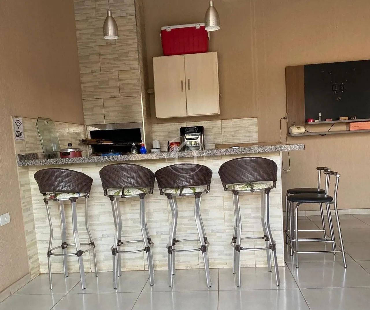 CASA COM TRÊS QUARTOS E PISCINA - Foto 4
