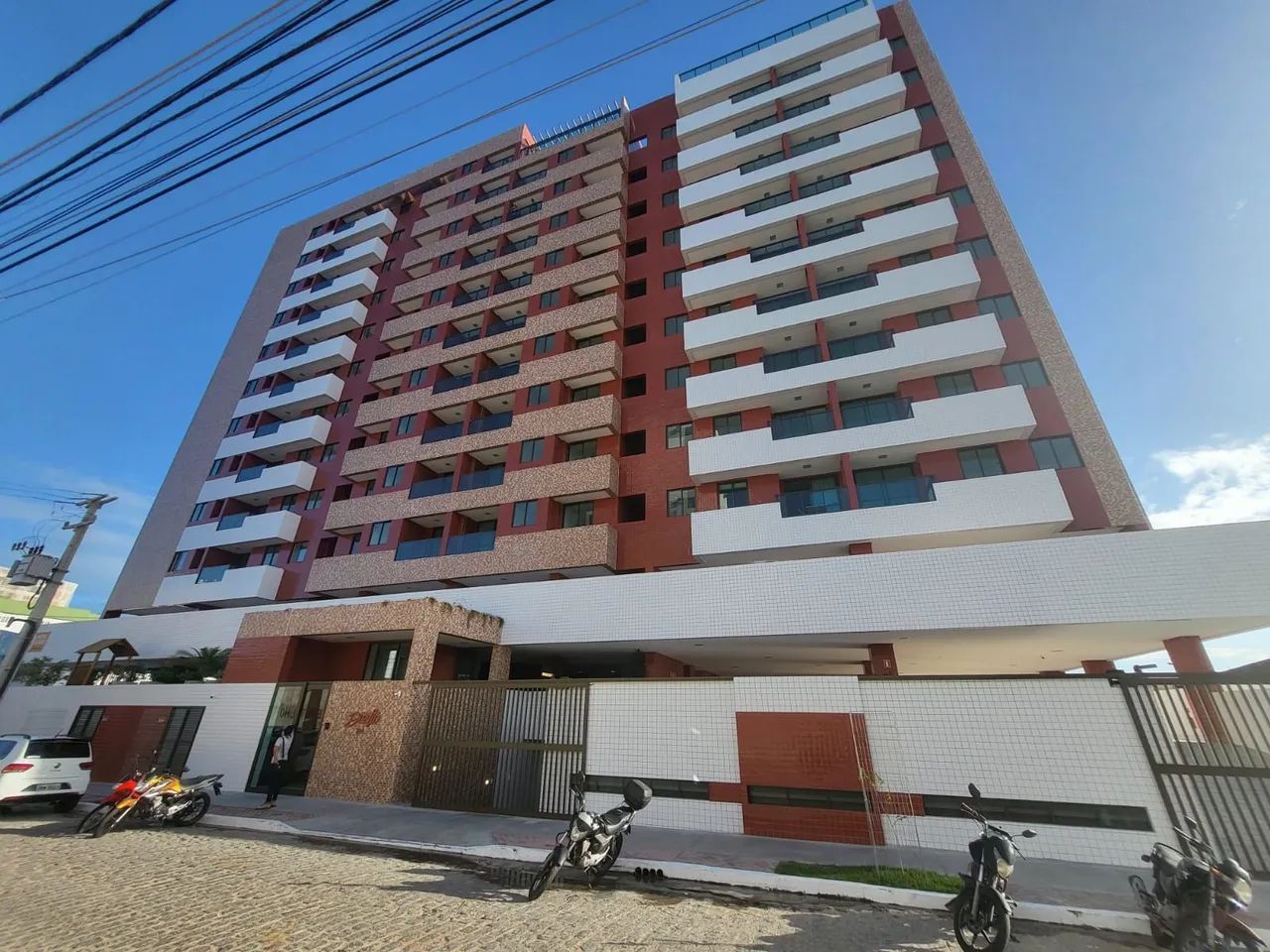 Aluga-se Apto com 3 Quartos (Mobiliado) entre a ponta verde e pajucara. 