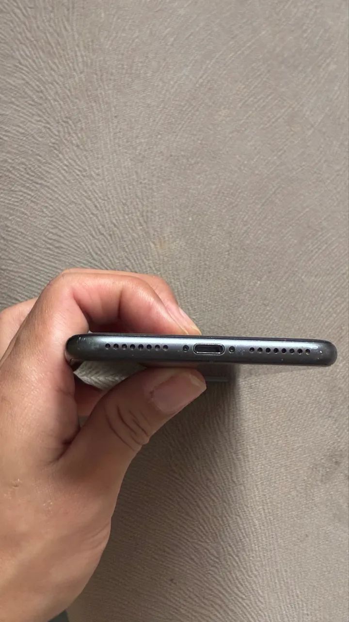 Vendo iPhone 8Plus com carregador  - Foto 2