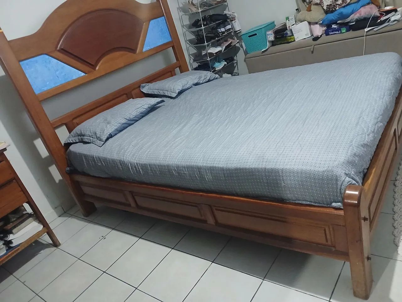 Desapego de  cama com colchão 